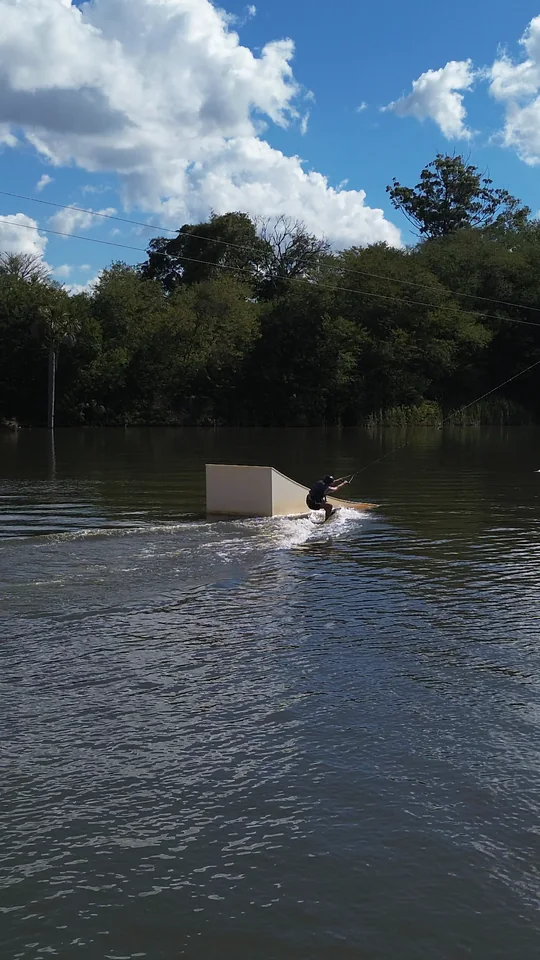 Wakeboard no lago